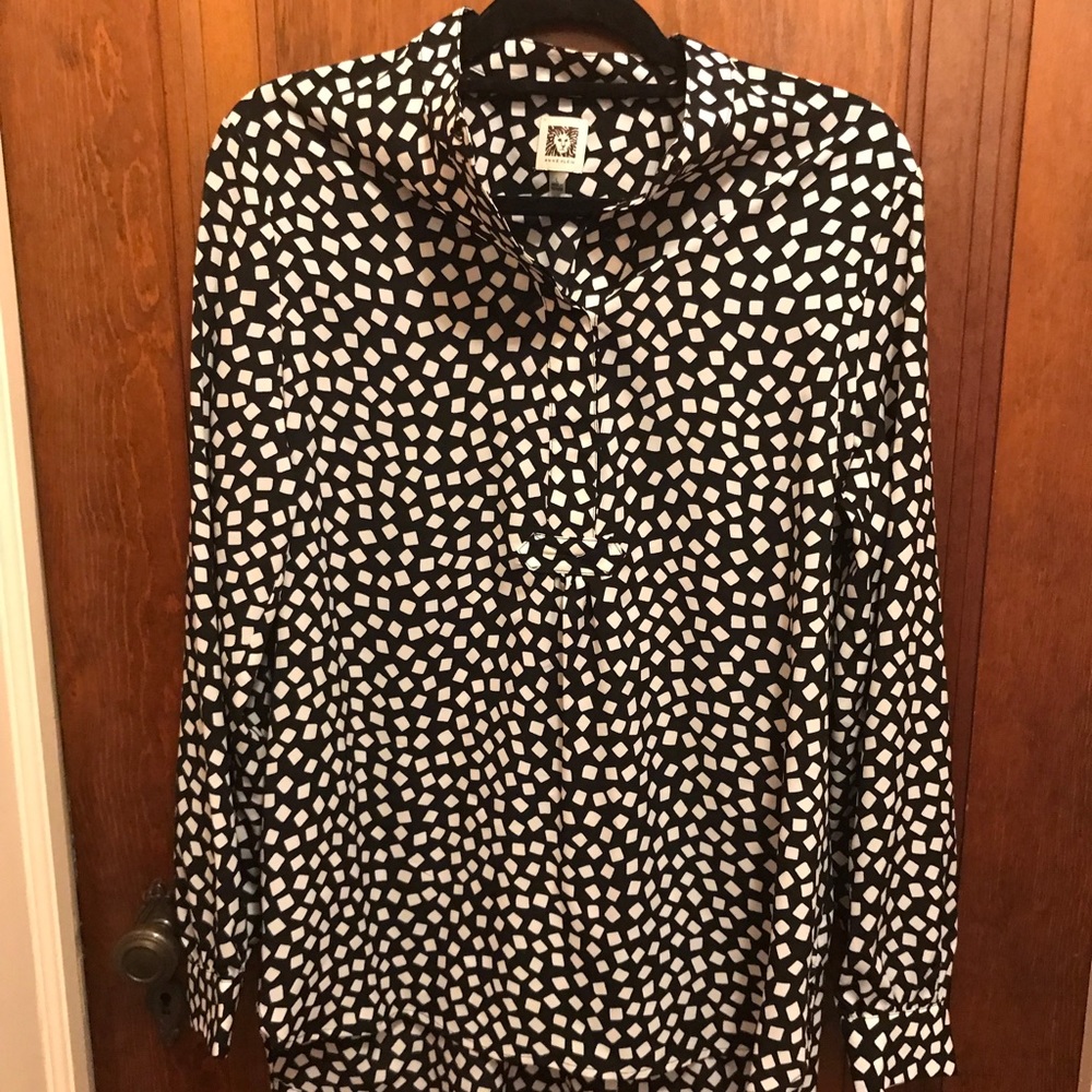 Black and white Anne Klein tunic top.